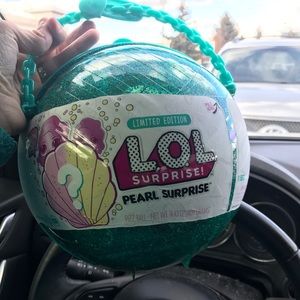 Limited edition LOL Pearl Surprise